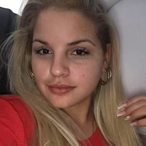 Meet your Posher, Ana